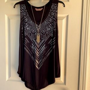 Sleeveless navy blue three-quarter tunic top. Perfect for eveningwear.